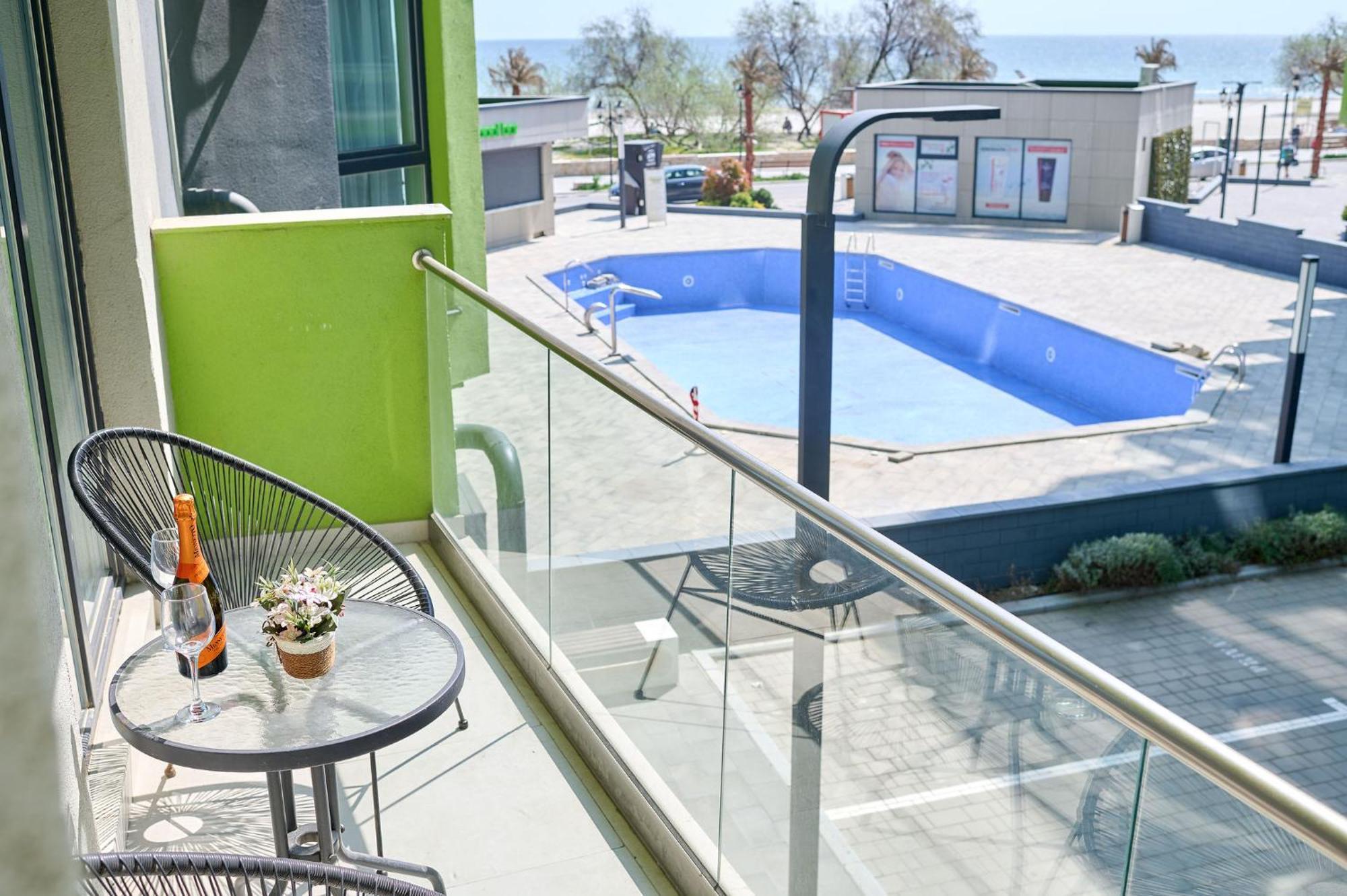 Maya Apartment- Spa N Pools Beach Resort Mamaia Exterior foto